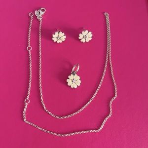 Pandora chain + pendant + earrings white flowers